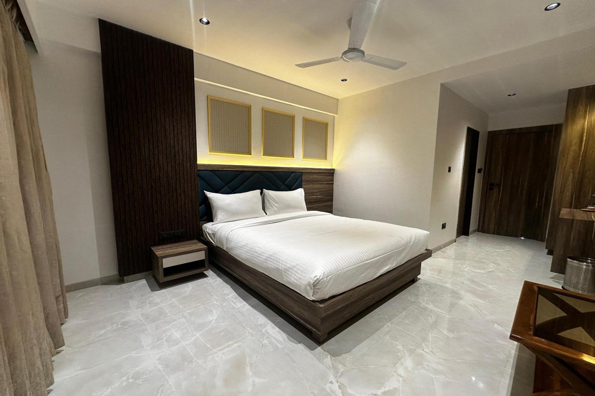 Hotel Kushala Grand, Dombivali Mangrul Exteriér fotografie