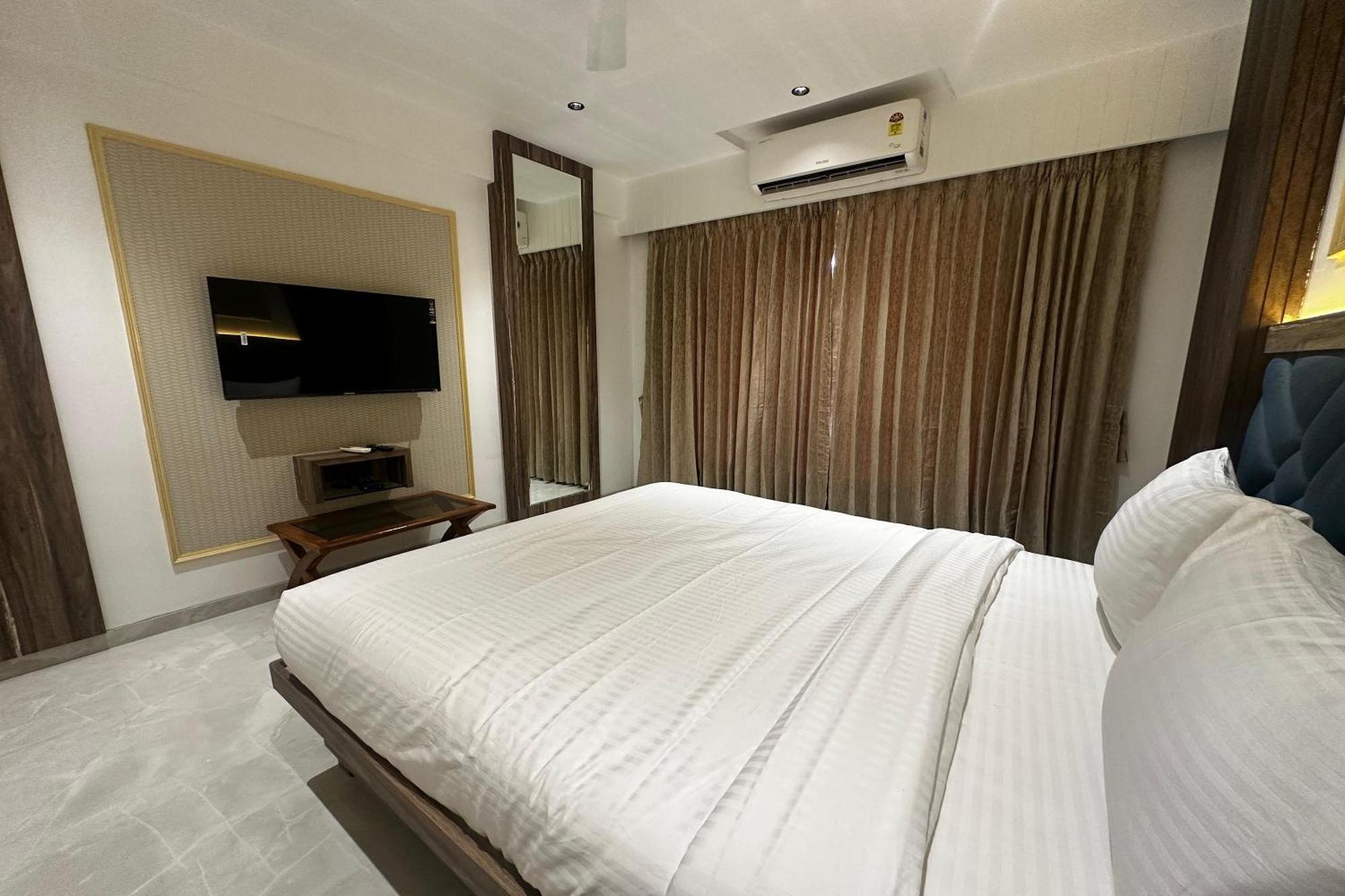 Hotel Kushala Grand, Dombivali Mangrul Exteriér fotografie