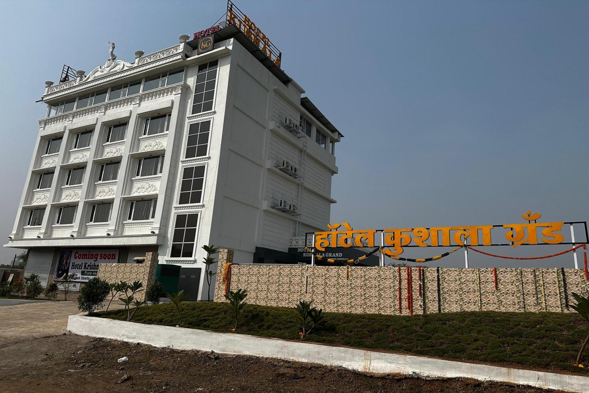 Hotel Kushala Grand, Dombivali Mangrul Exteriér fotografie