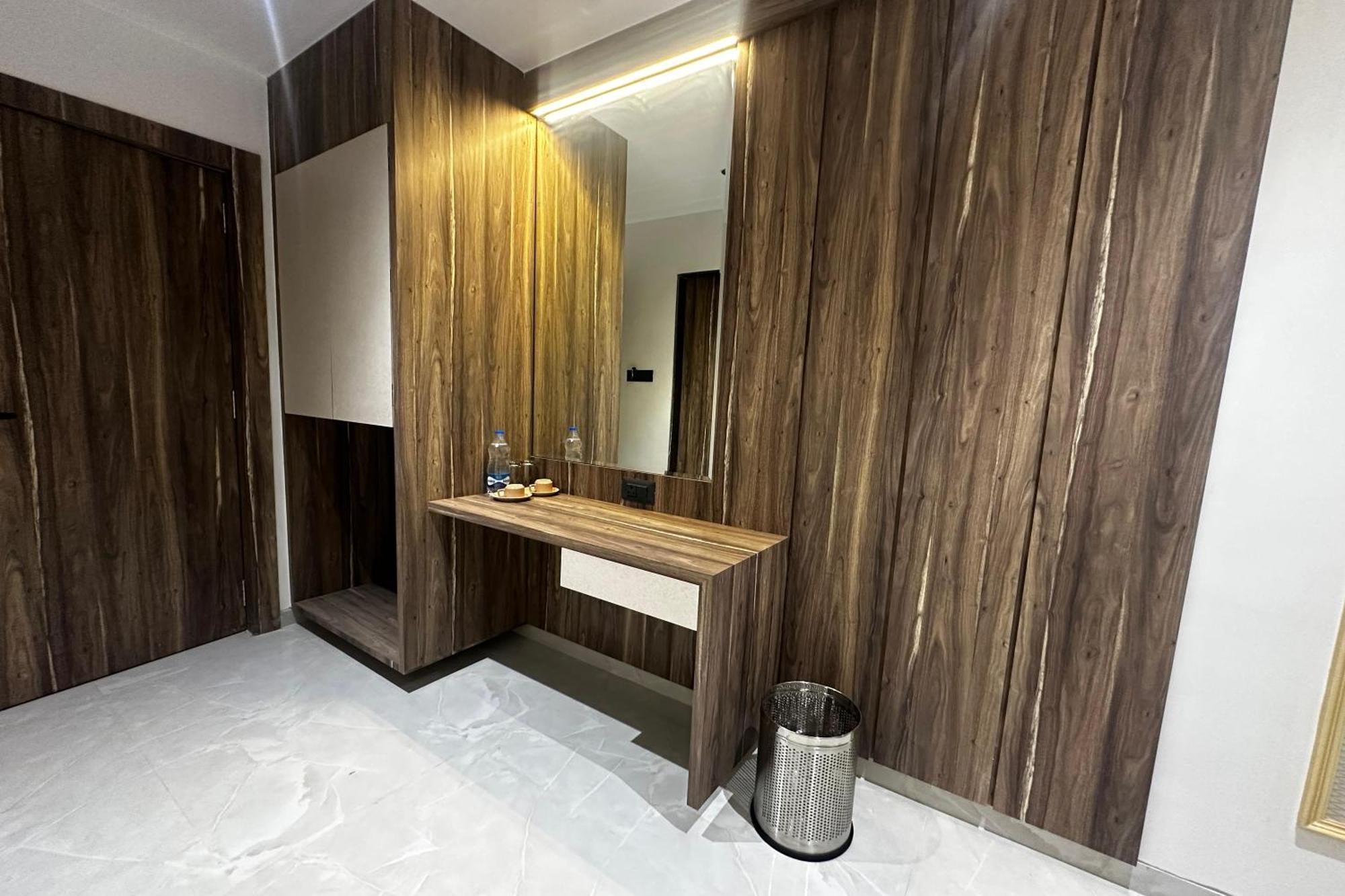 Hotel Kushala Grand, Dombivali Mangrul Exteriér fotografie