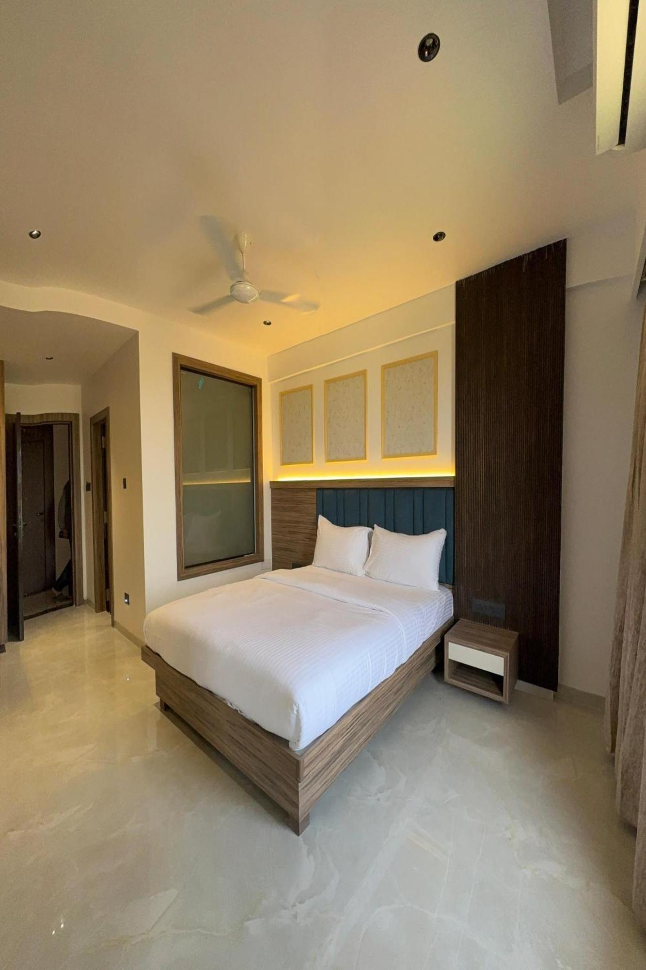 Hotel Kushala Grand, Dombivali Mangrul Exteriér fotografie